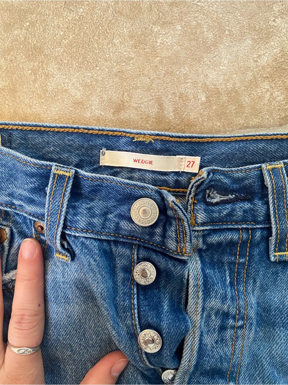 Levi’s wedgie 27